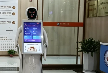تعرف على إيمي: روبوت خدمة الذكاء الاصطناعي الذي يعيد تعريف تجربة المستشفى